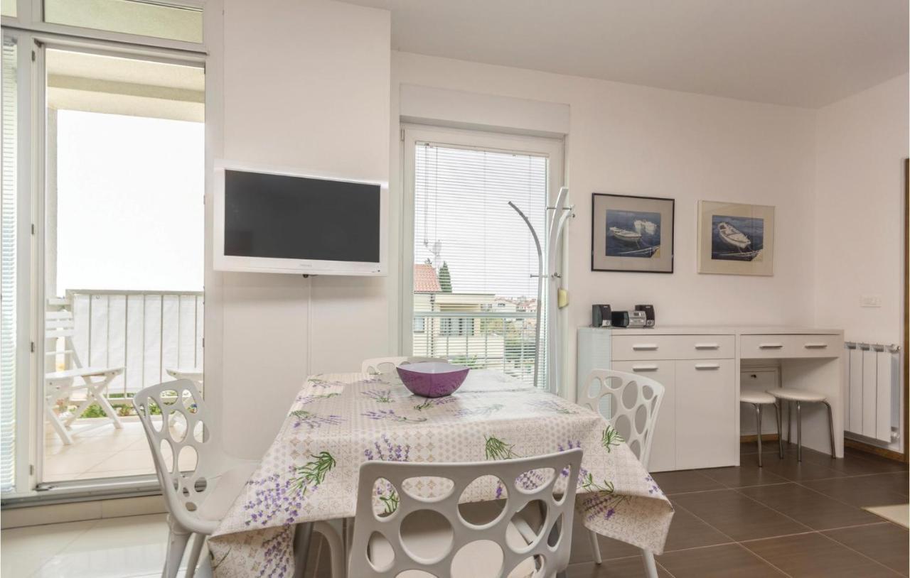 1 Bedroom Lovely In Apartment *