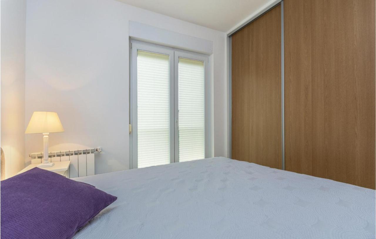 1 Bedroom Lovely In Apartment *