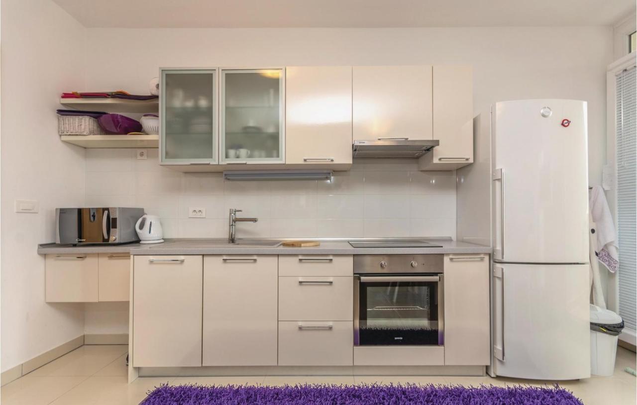 Apartment 1 Bedroom Lovely In Rovinj