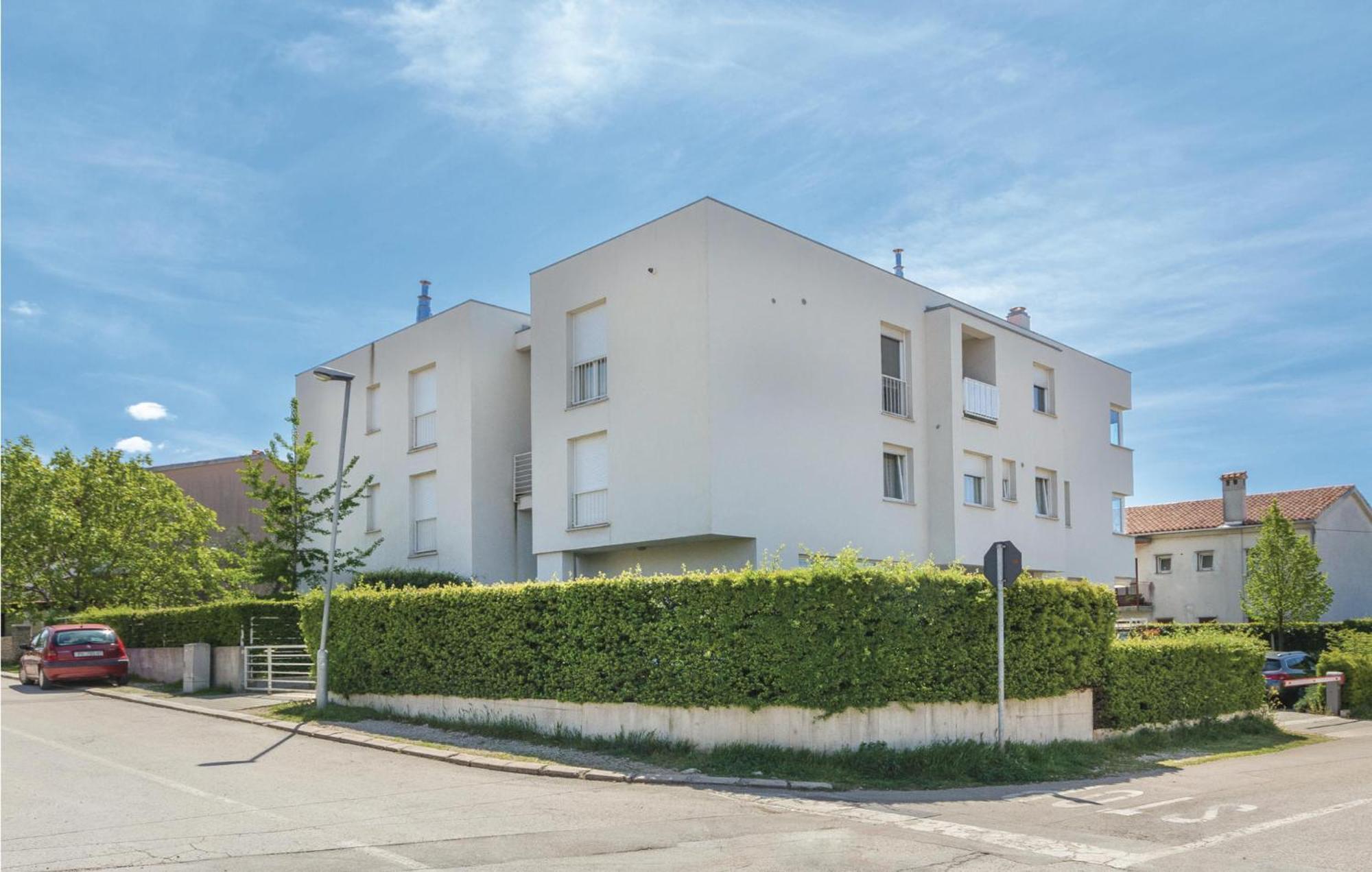 Apartment 1 Bedroom Lovely In